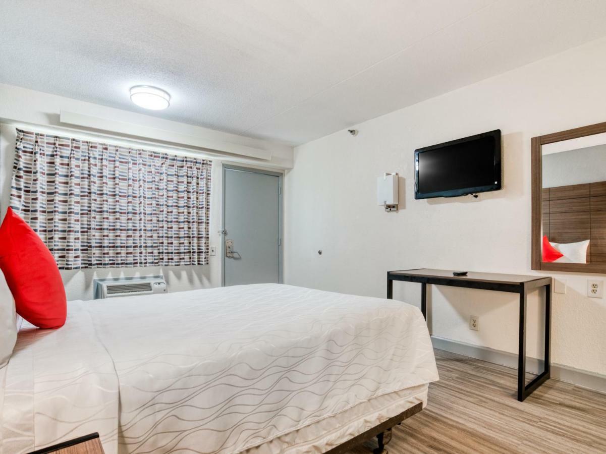 Field Hotel 2*